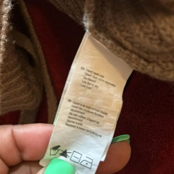 UB Tan long sleeve sweater Sz - Picture 7 of 14